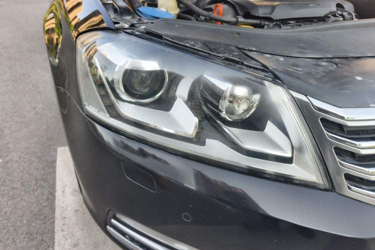 Used Volkswagen Magotan 2012 1.8TSI Luxury Model Right Front Headlight