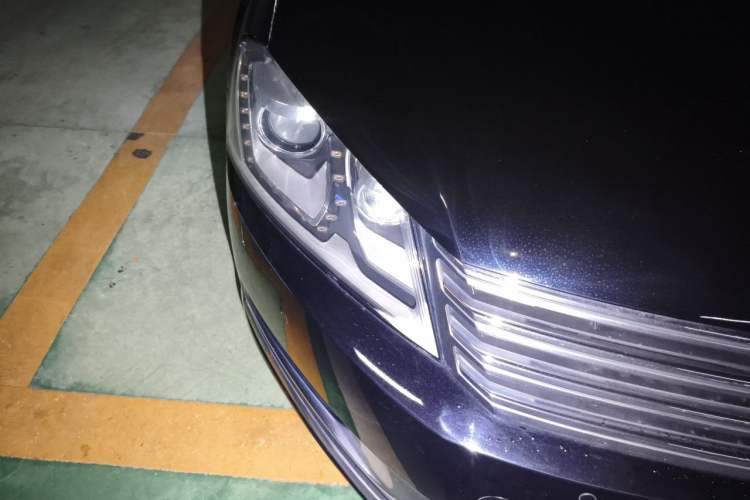 Used Volkswagen Magotan 2012 Revised 1.8TSI Luxury Version Right Front Headlight