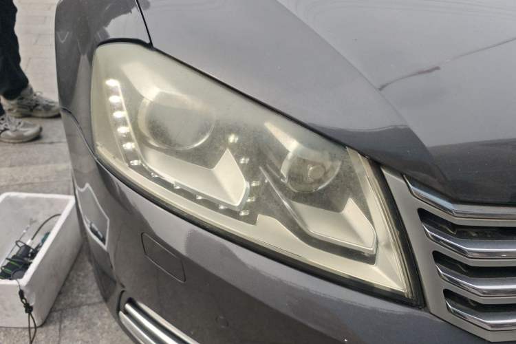 Used Volkswagen Magotan 2012 Facelift 1.8TSI Prestige Model Right Front Headlight