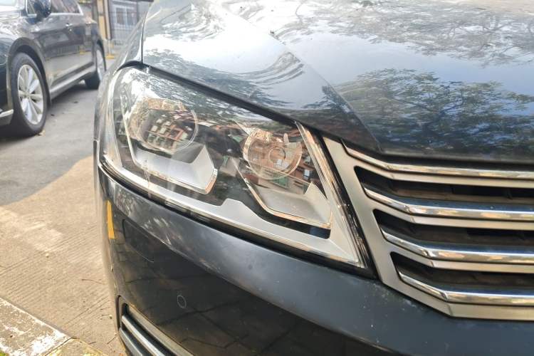 Used Volkswagen Magotan 2012 Revised 1.8TSI Luxury Version Right Front Headlight