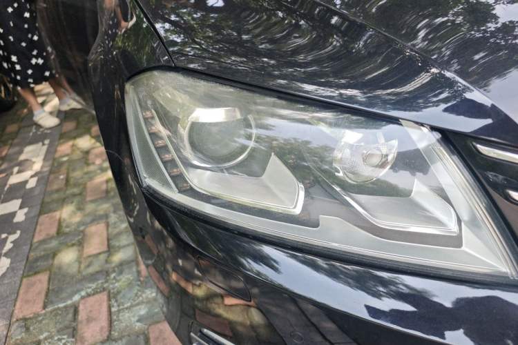 Used Volkswagen Magotan 2012 Travel Edition 2.0 TSI Luxury Version Right Front Headlight