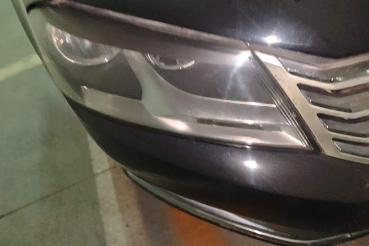 Used Volkswagen Magotan 2012 Revised Version 1.8TSI Leading Edition Right Front Headlight