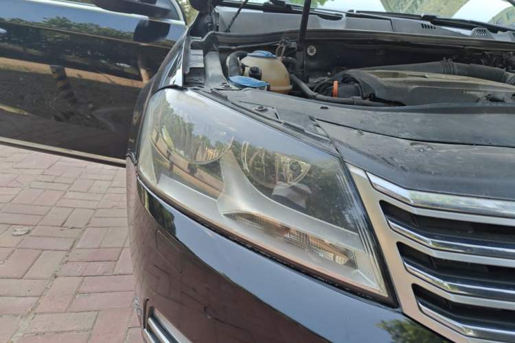 Used Volkswagen Magotan 2012 Revised Version 1.8TSI Leading Edition Right Front Headlight