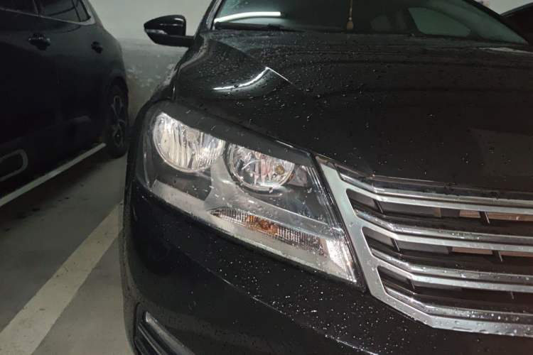 Used Volkswagen Magotan 2012 Revised Version 1.8TSI Leading Edition Right Front Headlight