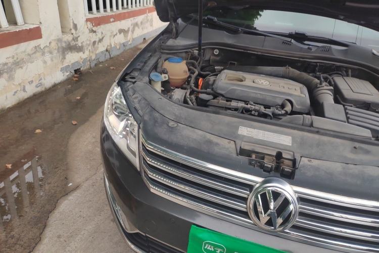 Used Volkswagen Magotan 2012 1.8TSI Luxury Model Right Front Headlight