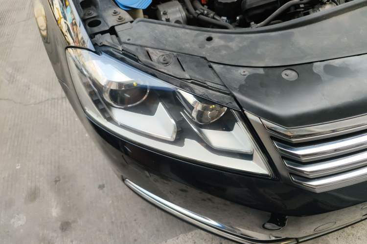 Used Volkswagen Magotan 2012 Revised 1.8TSI Luxury Version Right Front Headlight