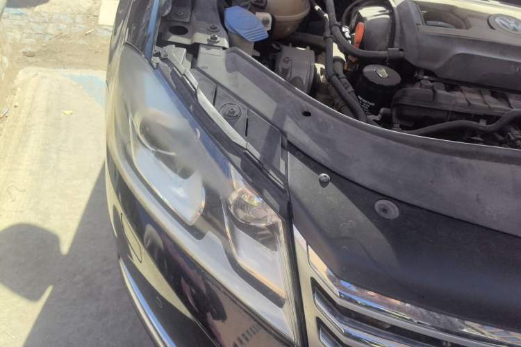 Used Volkswagen Magotan 2012 Revised Version 1.8TSI Leading Edition Right Front Headlight