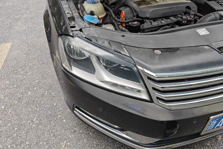 Used Volkswagen Magotan 2012 Revised Version 1.8TSI Leading Edition Right Front Headlight