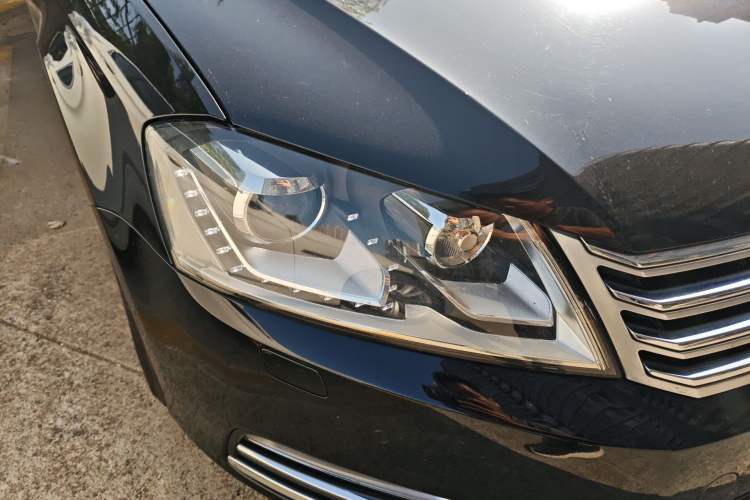 Used Volkswagen Magotan 2012 Revised 1.8TSI Luxury Version Right Front Headlight