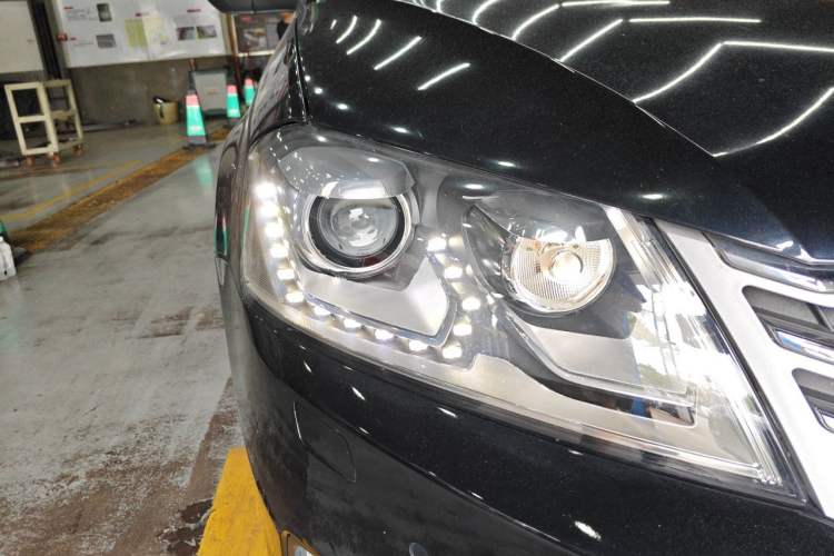Used Volkswagen Magotan 2012 1.8TSI Prestige Model Right Front Headlight