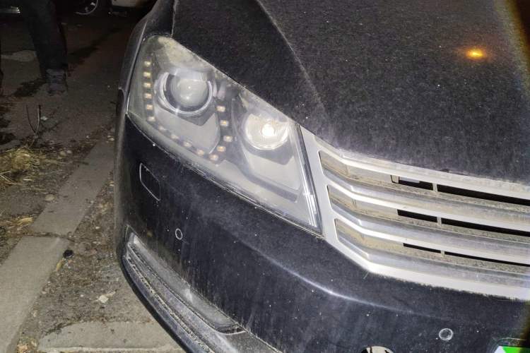 Used Volkswagen Magotan 2012 Facelift 2.0 TSI Prestige Model Right Front Headlight