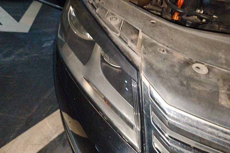 Used Volkswagen Magotan 2012 Revised Version 1.8TSI Leading Edition Right Front Headlight