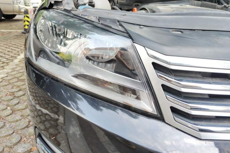 Used Volkswagen Magotan 2012 Revised 1.8TSI Luxury Version Right Front Headlight