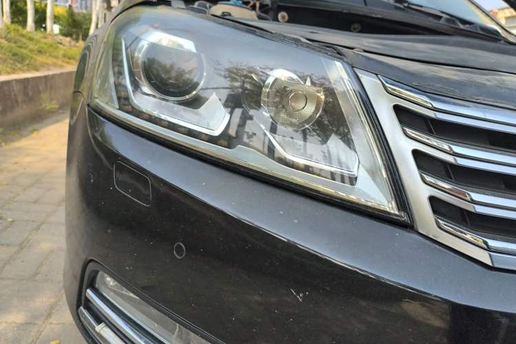 Used Volkswagen Magotan 2012 1.8TSI Luxury Model Right Front Headlight