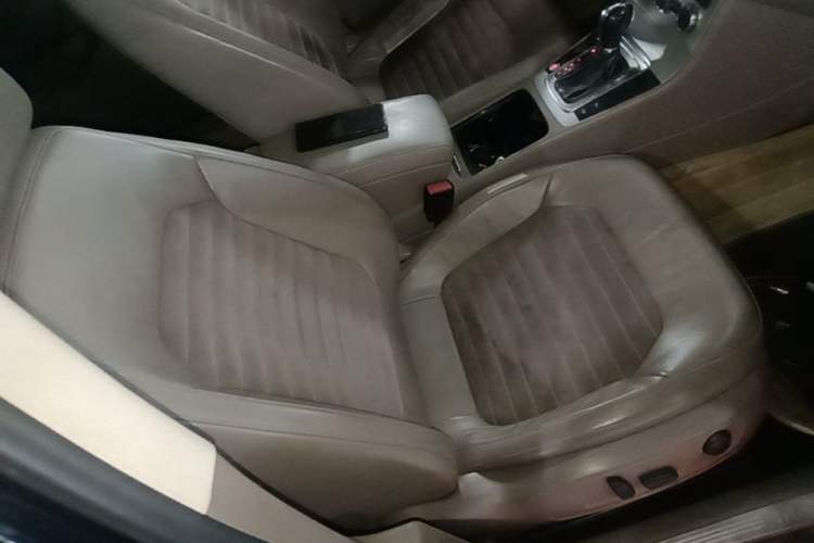 Used Volkswagen Magotan 2012 Facelift 2.0 TSI Prestige Model Right Front Seat