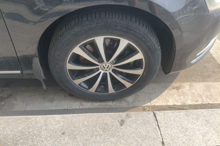 Used Volkswagen Magotan 2012 Facelift 1.8TSI Prestige Model Right Front Wheel Hub