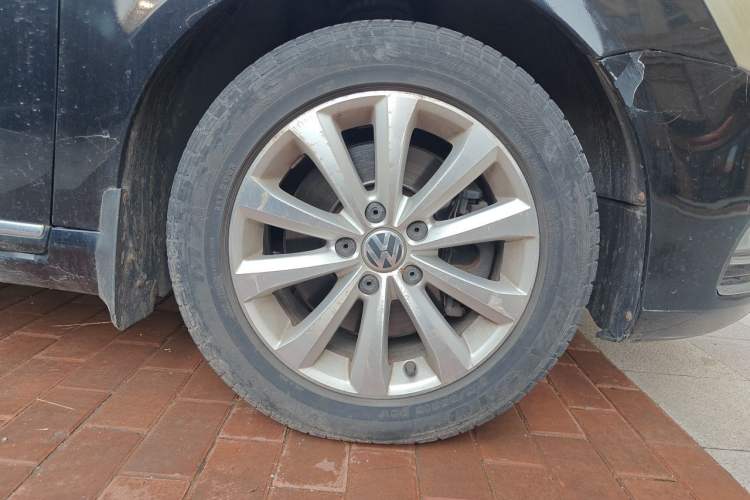 Used Volkswagen Magotan 2012 1.8TSI Luxury Model Right Front Wheel Hub