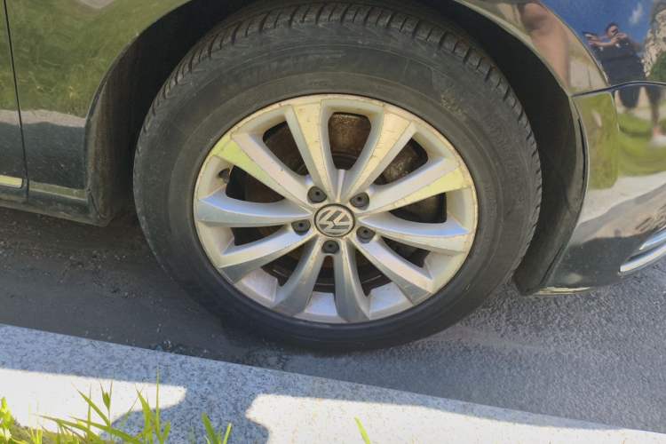 Used Volkswagen Magotan 2012 Revised Version 1.8TSI Leading Edition Right Front Wheel Hub