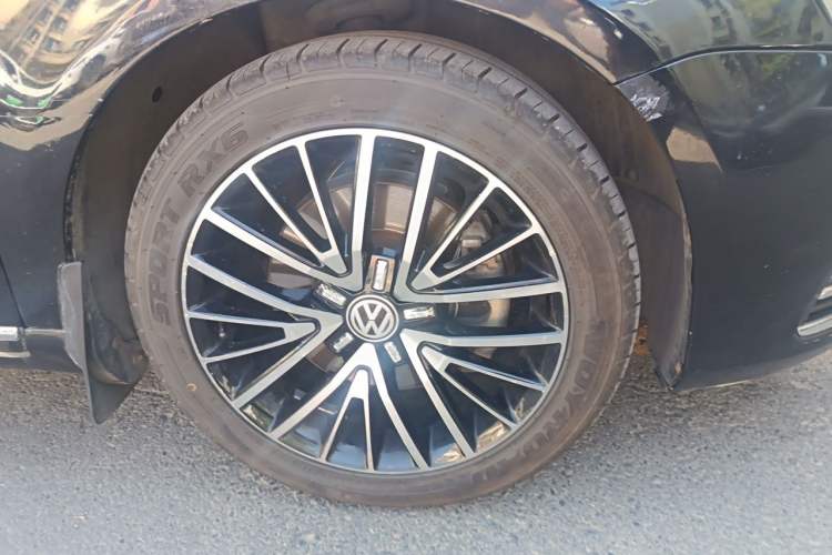 Used Volkswagen Magotan 2012 1.8TSI Prestige Model Right Front Wheel Hub