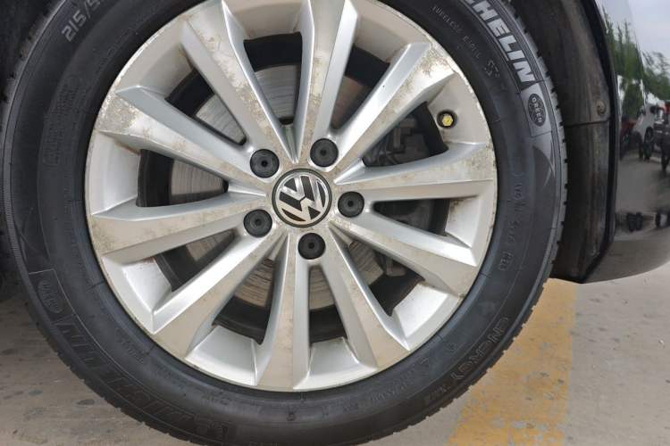 Used Volkswagen Magotan 2012 1.8TSI Luxury Model Right Front Wheel Hub