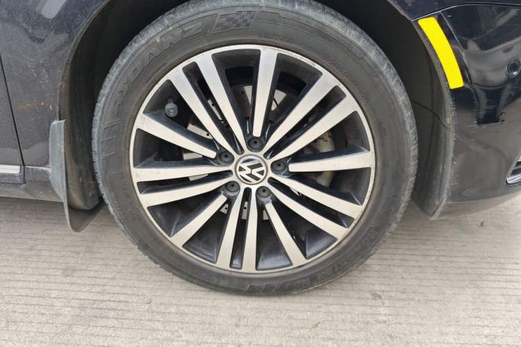 Used Volkswagen Magotan 2012 3.0 FSI Flagship Edition Right Front Wheel Hub