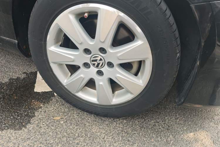 Used Volkswagen Magotan 2012 Revised Version 1.8TSI Leading Edition Right Front Wheel Hub