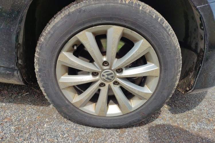 Used Volkswagen Magotan 2012 Revised Version 1.8TSI Leading Edition Right Front Wheel Hub