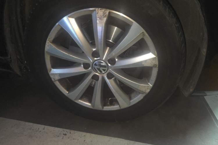 Used Volkswagen Magotan 2012 1.8TSI Luxury Model Right Front Wheel Hub