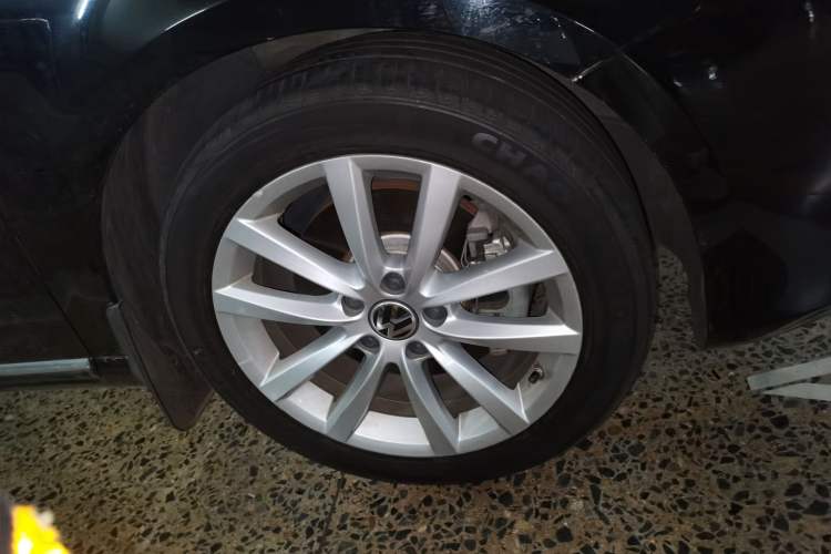 Used Volkswagen Magotan 2012 2.0 TSI Prestige Edition Right Front Wheel Hub