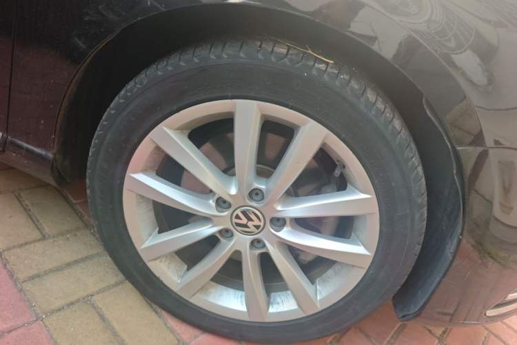 Used Volkswagen Magotan 2012 1.8TSI Prestige Model Right Front Wheel Hub
