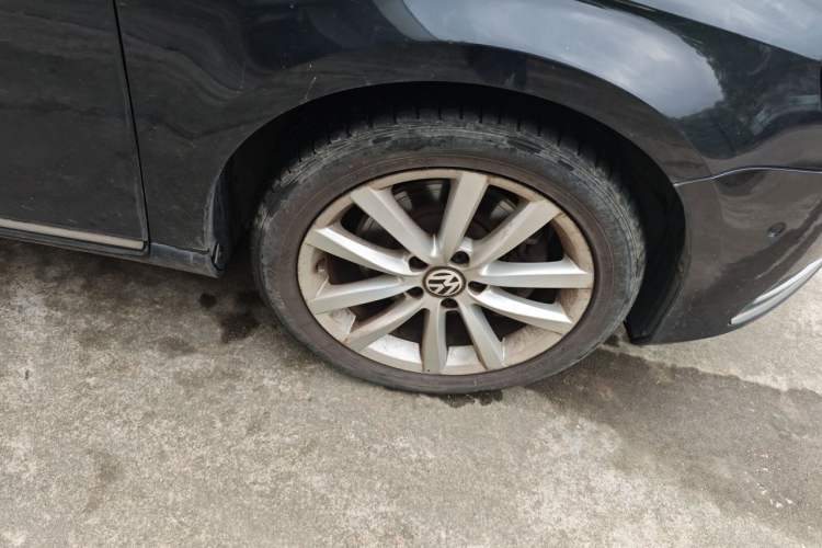 Used Volkswagen Magotan 2012 1.8TSI Prestige Model Right Front Wheel Hub