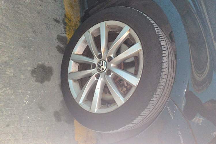 Used Volkswagen Magotan 2012 2.0 TSI Prestige Edition Right Front Wheel Hub