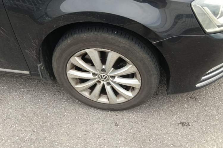 Used Volkswagen Magotan 2012 Revised 1.8TSI Luxury Version Right Front Wheel Hub