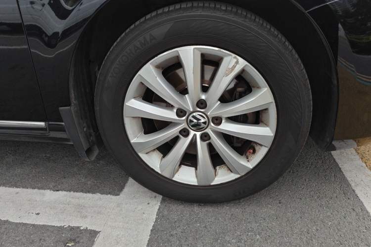 Used Volkswagen Magotan 2012 1.8TSI Luxury Model Right Front Wheel Hub