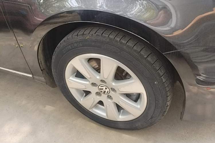 Used Volkswagen Magotan 2012 Revised Version 1.8TSI Leading Edition Right Front Wheel Hub