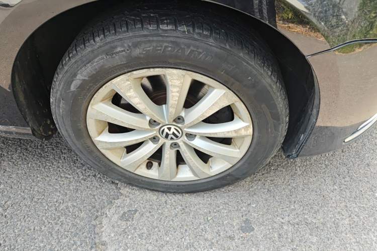 Used Volkswagen Magotan 2012 Revised 1.8TSI Comfort Version Right Front Wheel Hub
