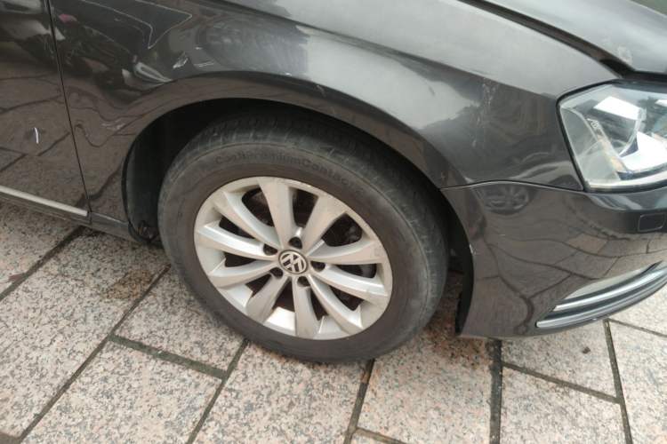 Used Volkswagen Magotan 2012 Revised 1.8TSI Luxury Version Right Front Wheel Hub