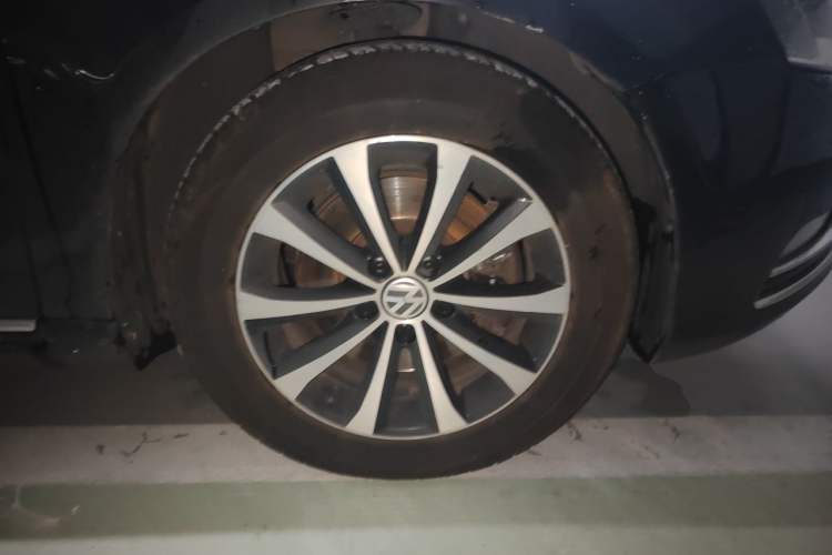 Used Volkswagen Magotan 2012 1.8TSI Comfort Model Right Front Wheel Hub