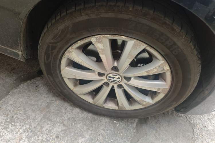 Used Volkswagen Magotan 2012 Revised 1.4 TSI Luxury Version Right Front Wheel Hub