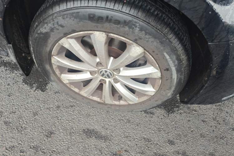 Used Volkswagen Magotan 2012 Revised 1.8TSI Luxury Version Right Front Wheel Hub