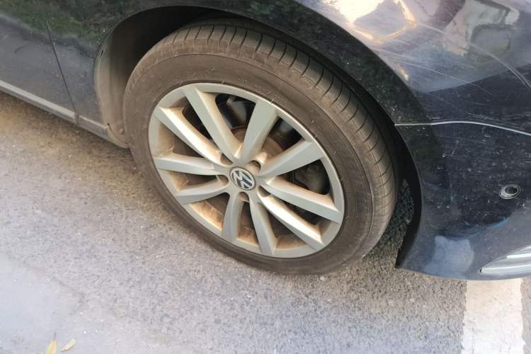 Used Volkswagen Magotan 2012 Facelift 1.8TSI Prestige Model Right Front Wheel Hub