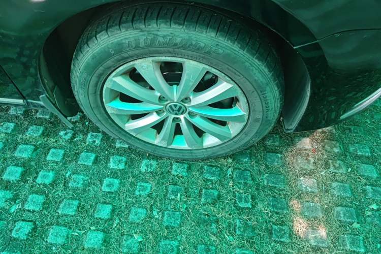 Used Volkswagen Magotan 2012 1.8TSI Luxury Model Right Front Wheel Hub