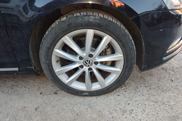Used Volkswagen Magotan 2012 Facelift 1.8TSI Prestige Model Right Front Wheel Hub