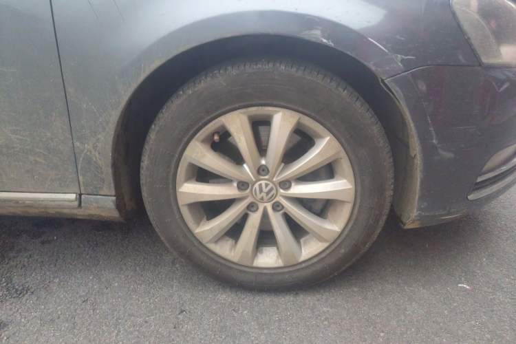 Used Volkswagen Magotan 2012 1.4TSI Comfort Edition Right Front Wheel Hub