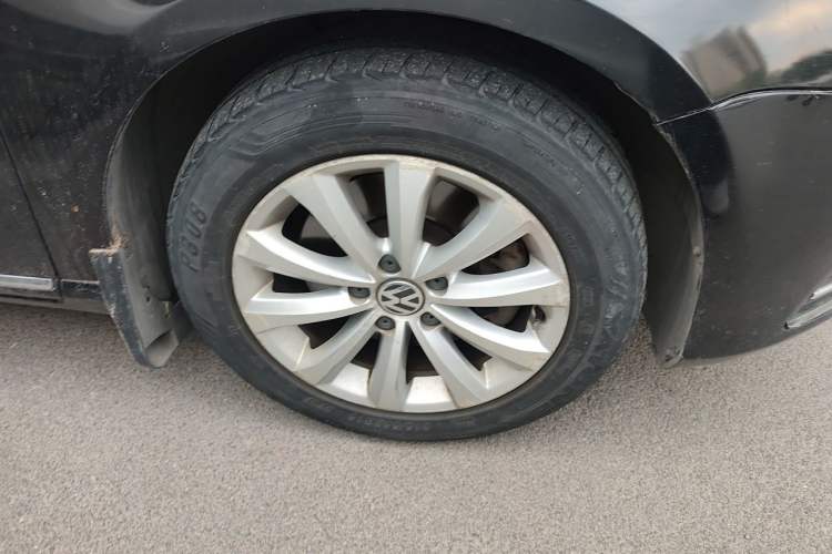 Used Volkswagen Magotan 2012 1.8TSI Luxury Model Right Front Wheel Hub