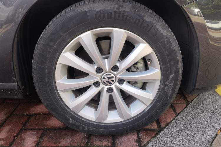 Used Volkswagen Magotan 2012 1.8TSI Luxury Model Right Front Wheel Hub