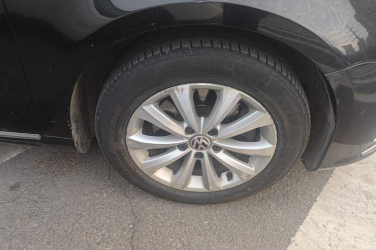 Used Volkswagen Magotan 2012 1.8TSI Luxury Model Right Front Wheel Hub