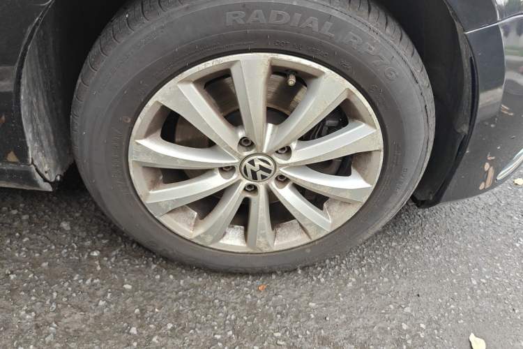 Used Volkswagen Magotan 2012 Revised 1.8TSI Luxury Version Right Front Wheel Hub