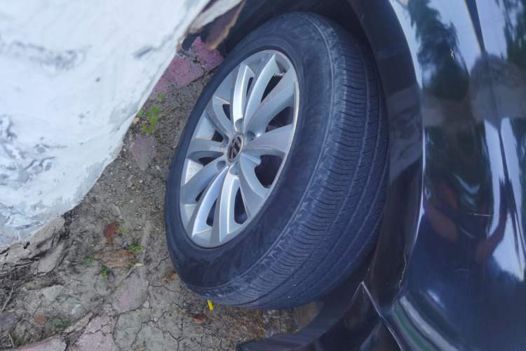 Used Volkswagen Magotan 2012 1.8TSI Comfort Model Right Front Wheel Hub
