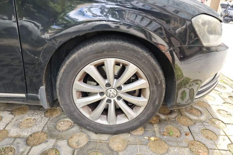 Used Volkswagen Magotan 2012 Revised Version 1.8TSI Leading Edition Right Front Wheel Hub
